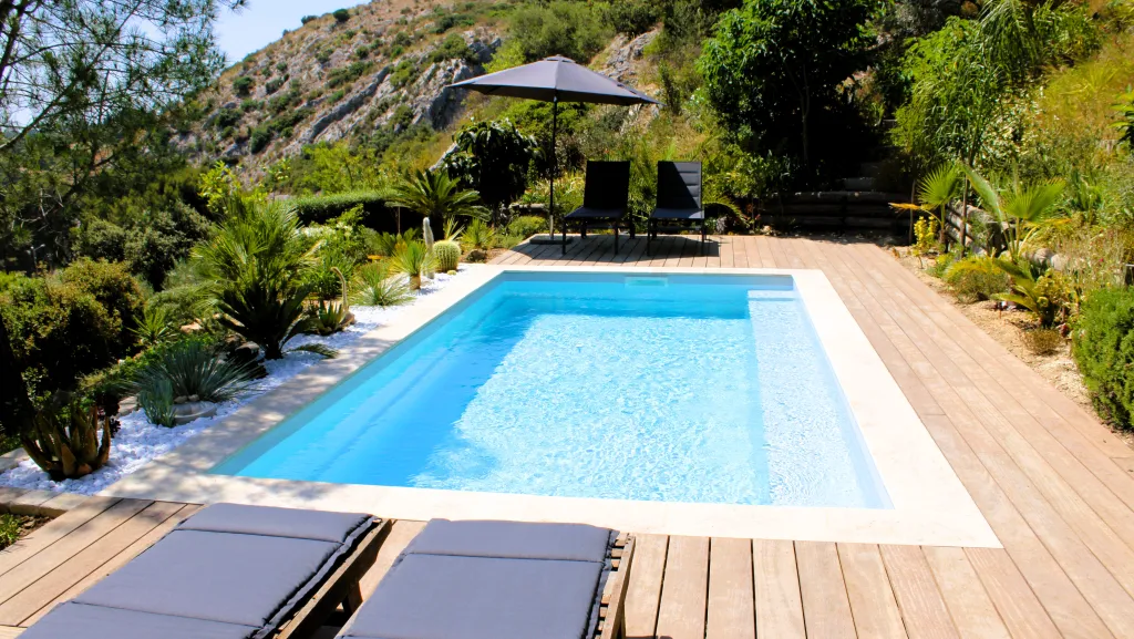 Piscine à fond plat