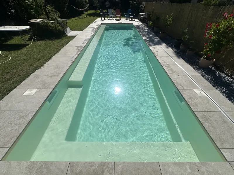 Piscine à fond plat