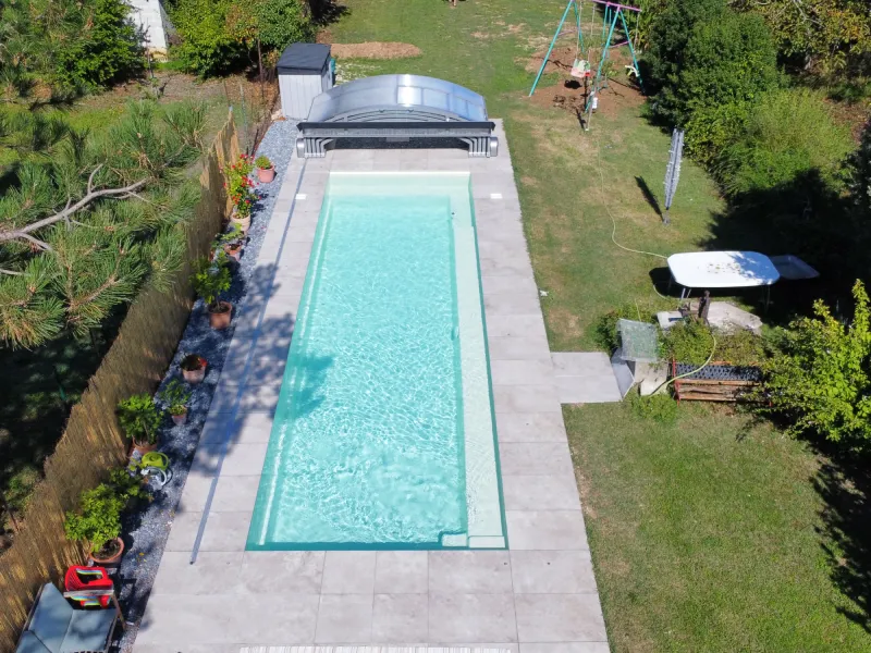 Piscine à fond plat
